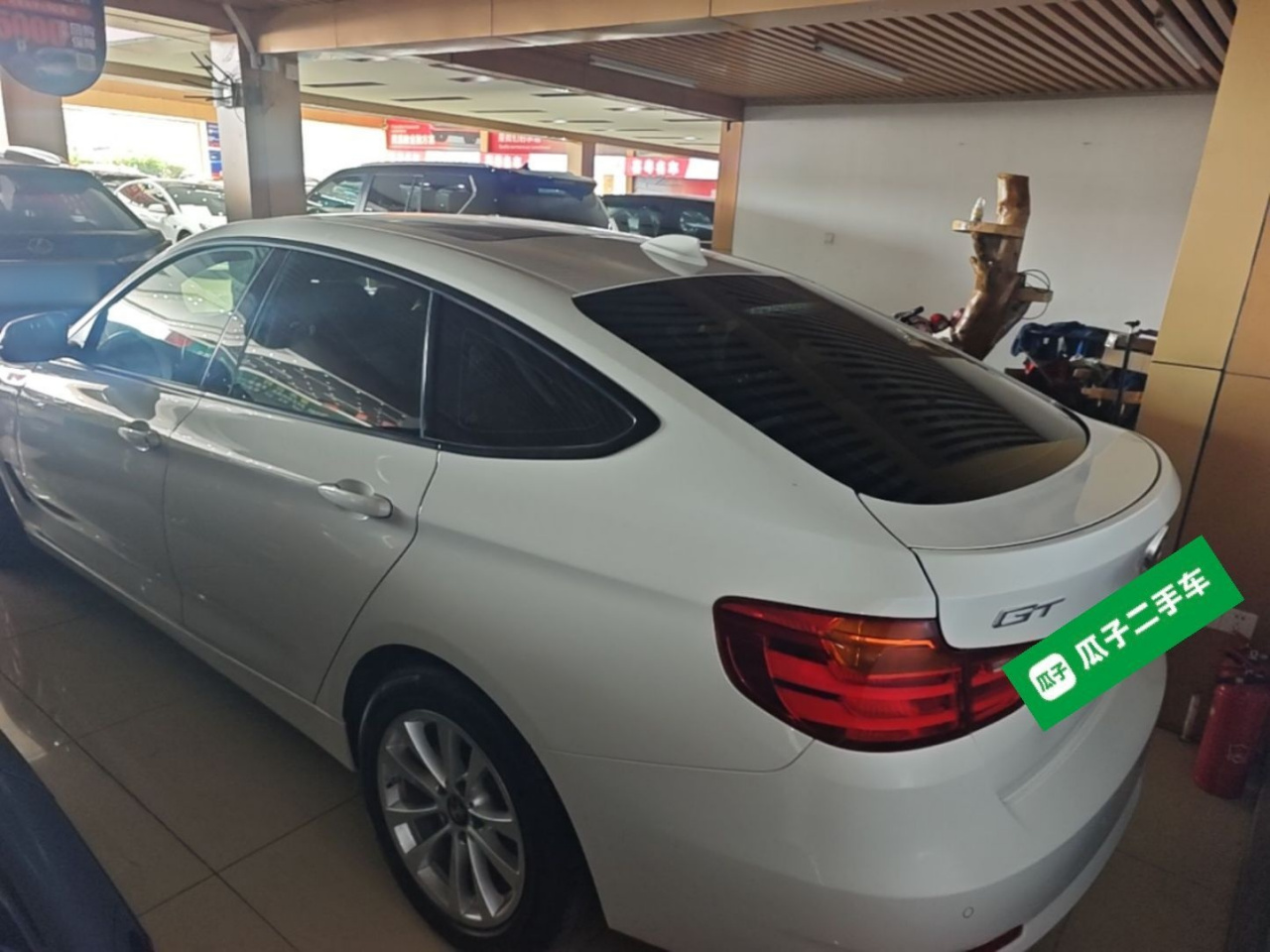 3 SeriesGT 2014 320i Leading photo 4