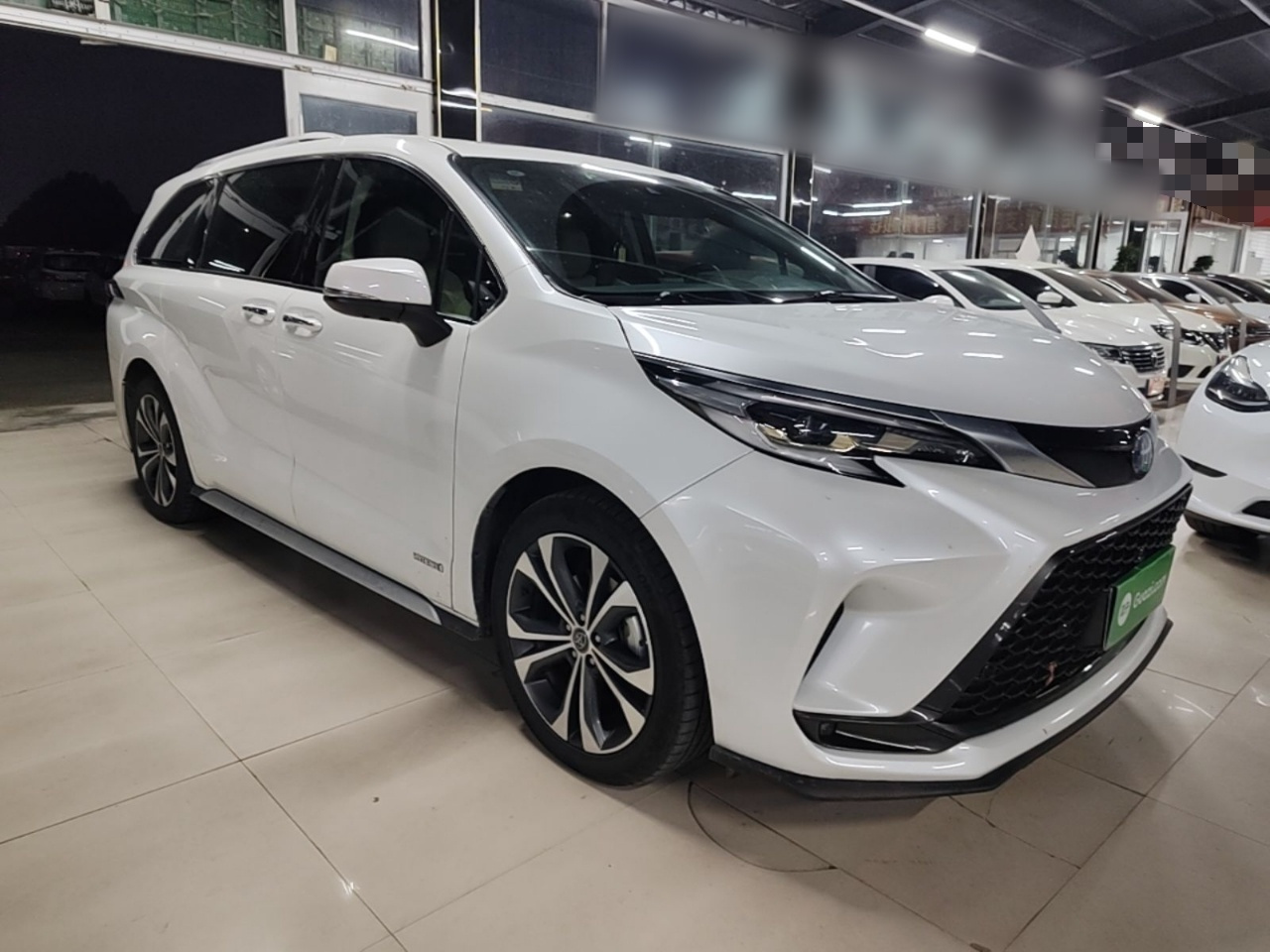 Granvia 2023 2.5L Hybrid Premium PLUS photo 3