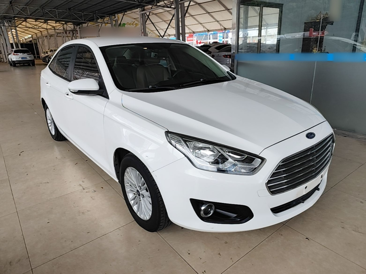 Escort 2015 1.5L AT Comfort photo 3