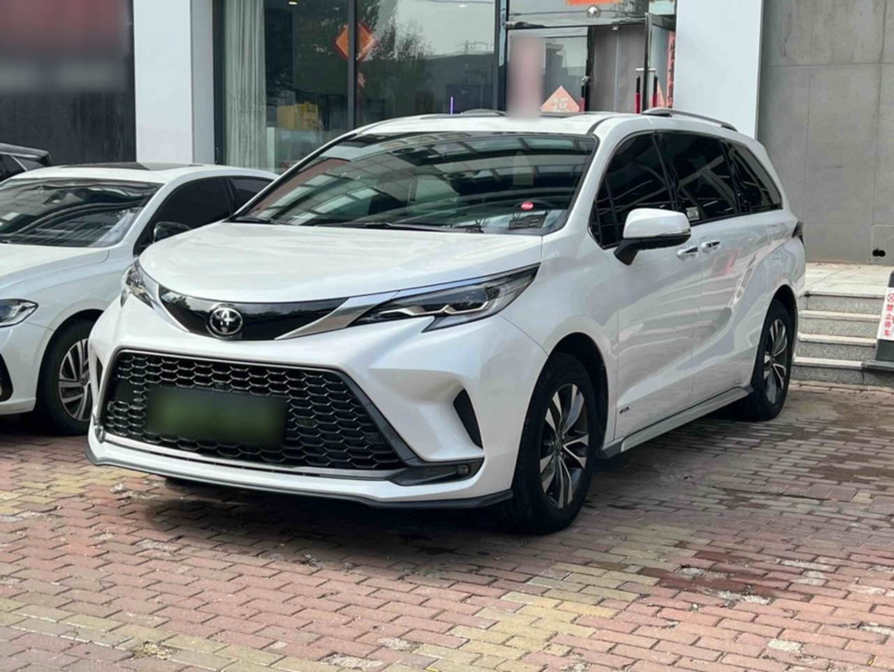 Granvia 2024 2.5L Hybrid Premium PLUS AWD
