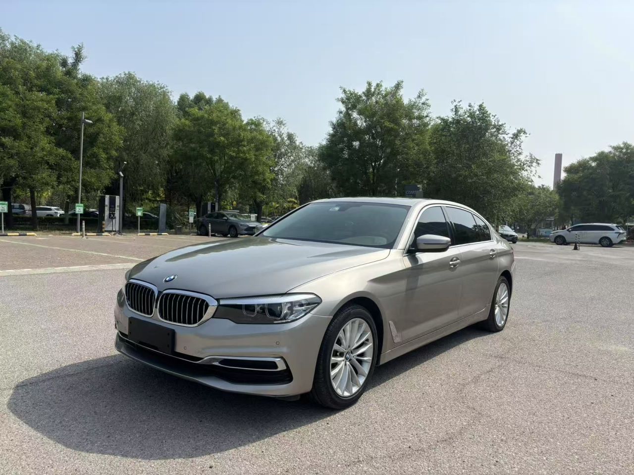 5 Series 2020 525Li Luxury photo 2