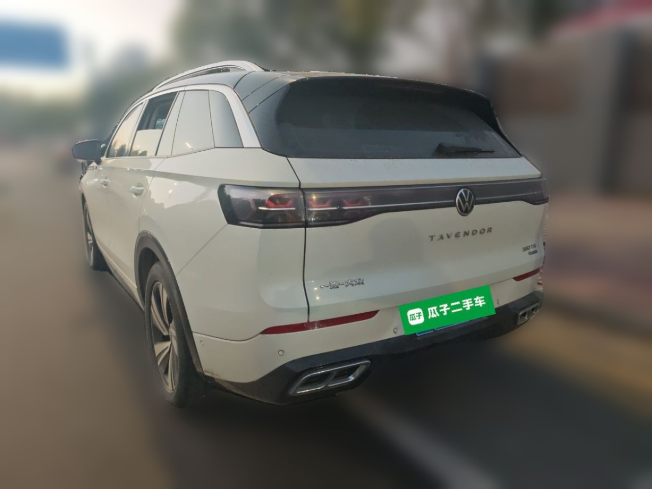 2024 380TSI AWD R-Line photo 4