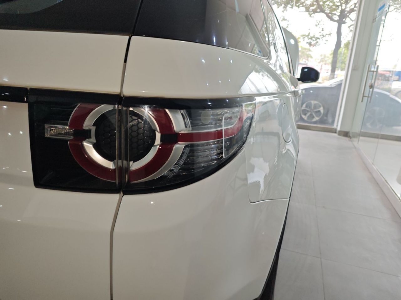Discovery Sport 2016 2.0T S photo 2