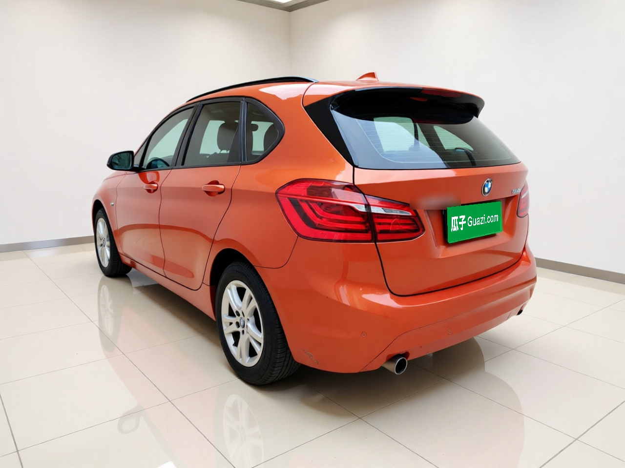 2 Series Wagon 2016 218i Leading photo 4