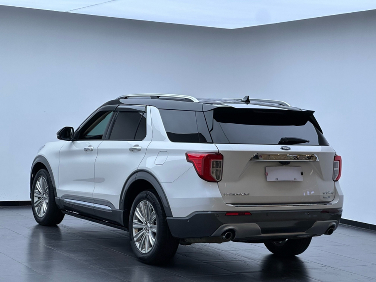 Explorer 2020 EcoBoost 285 AWD Titanium 7-Seater photo 3