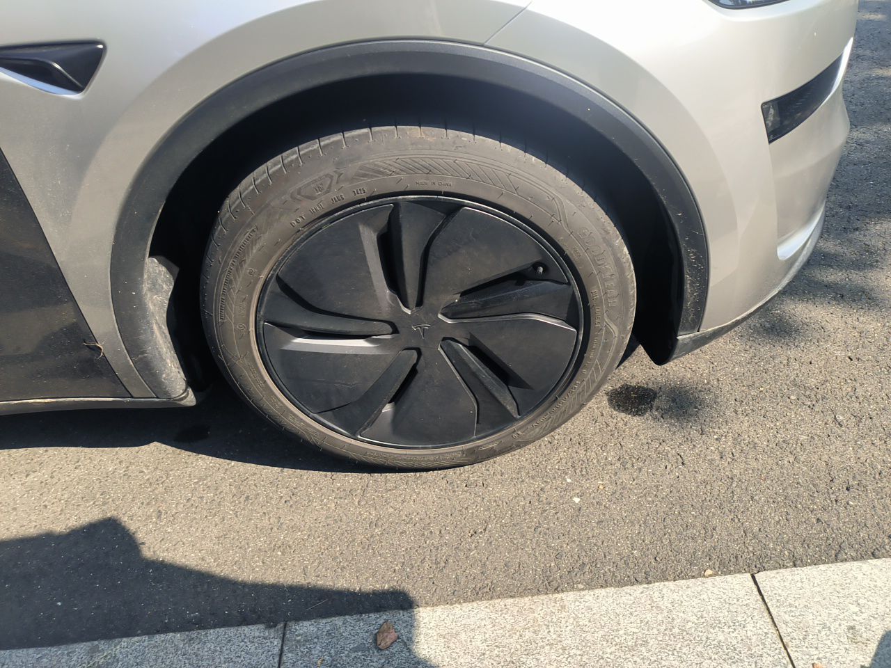 Model Y 2025 RWD photo 5