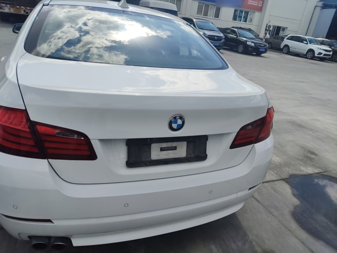 5 Series 2013 530Li Leading photo 5
