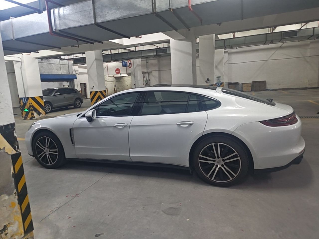 2017 Panamera Executive Extended 3.0T photo 4