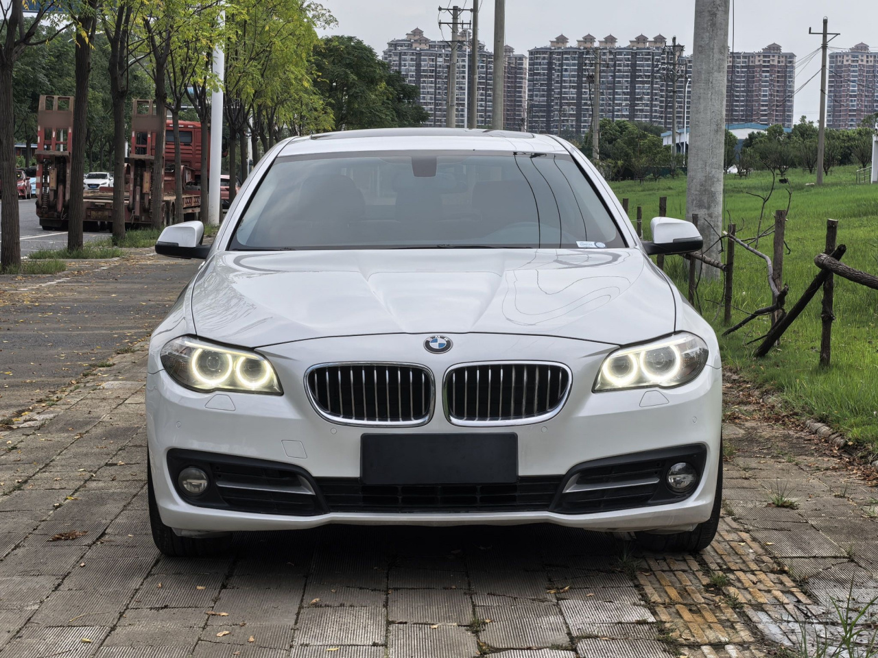 5 Series Imported 2015 520i photo 2