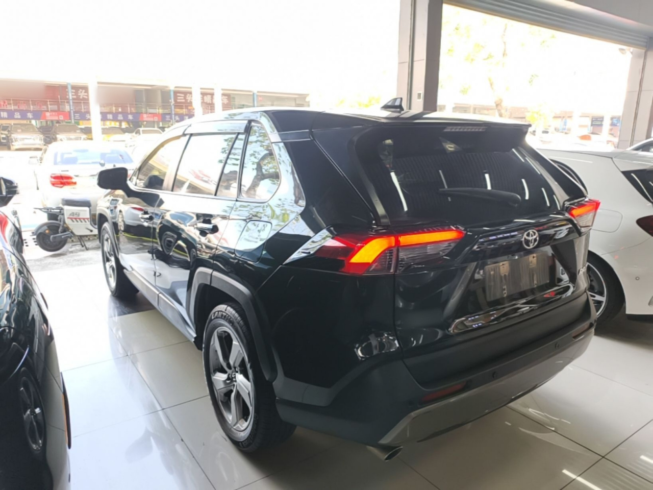 RAV4 2021 2.0L CVT RWD photo 4