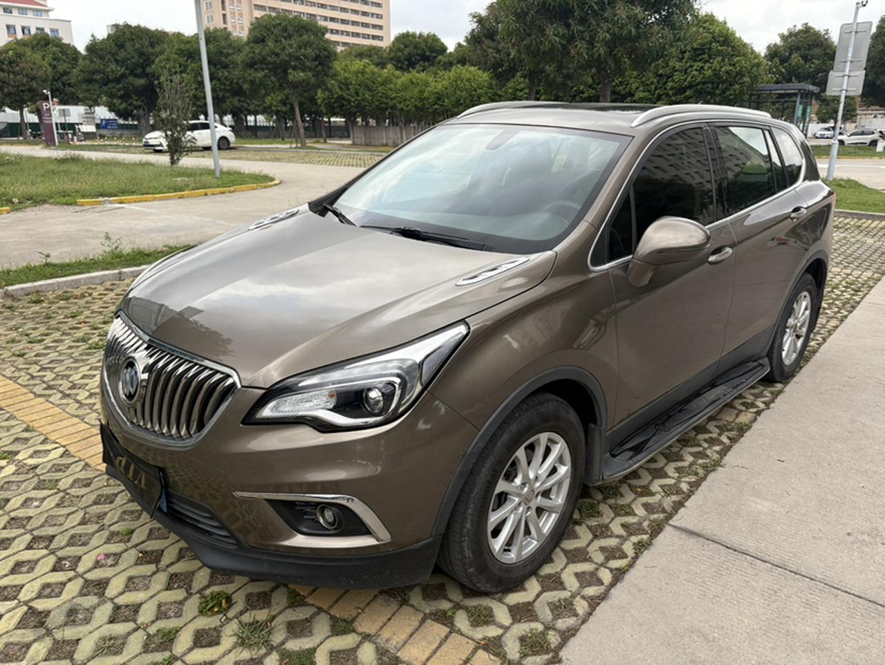Envision 2017 20T RWD Leading photo 4