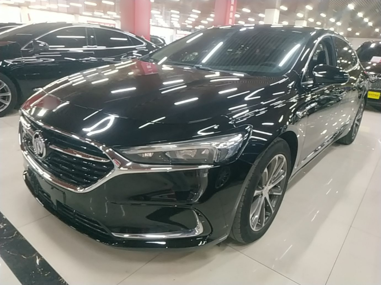 LaCrosse 2019 28T Luxury