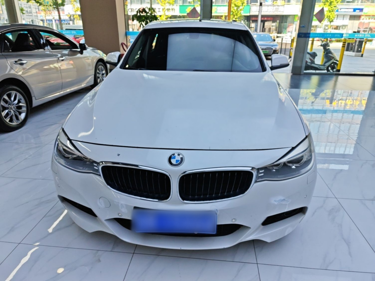 3 SeriesGT 2014 320i Leading photo 2
