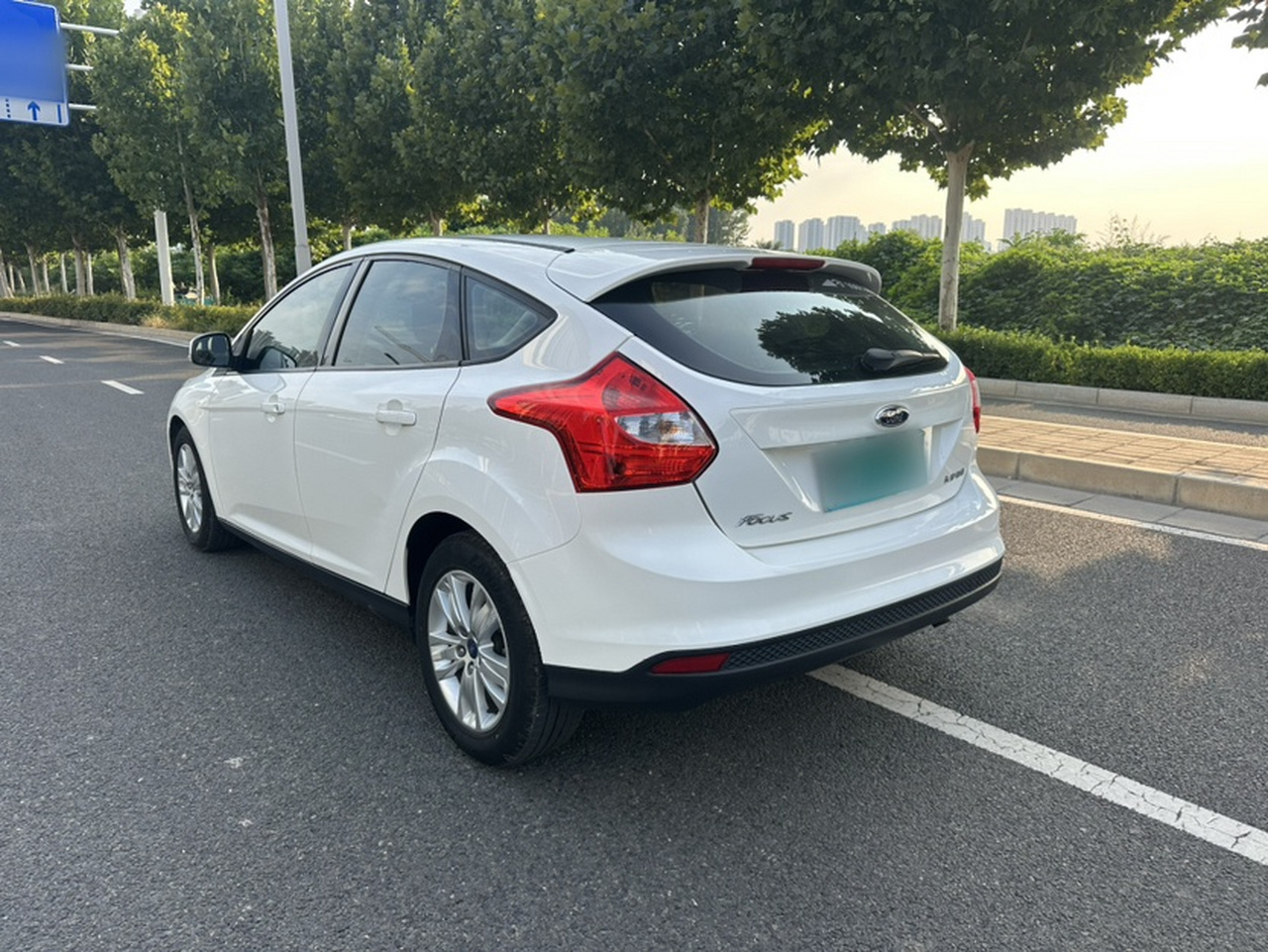 Focus 2012 Hatchback 1.6L MT Comfort photo 2