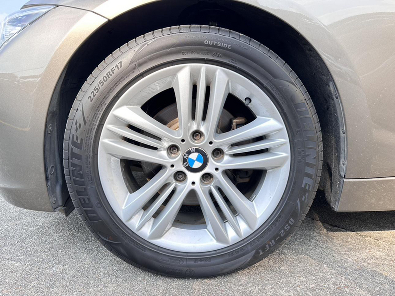 3 Series 2018 318Li photo 4
