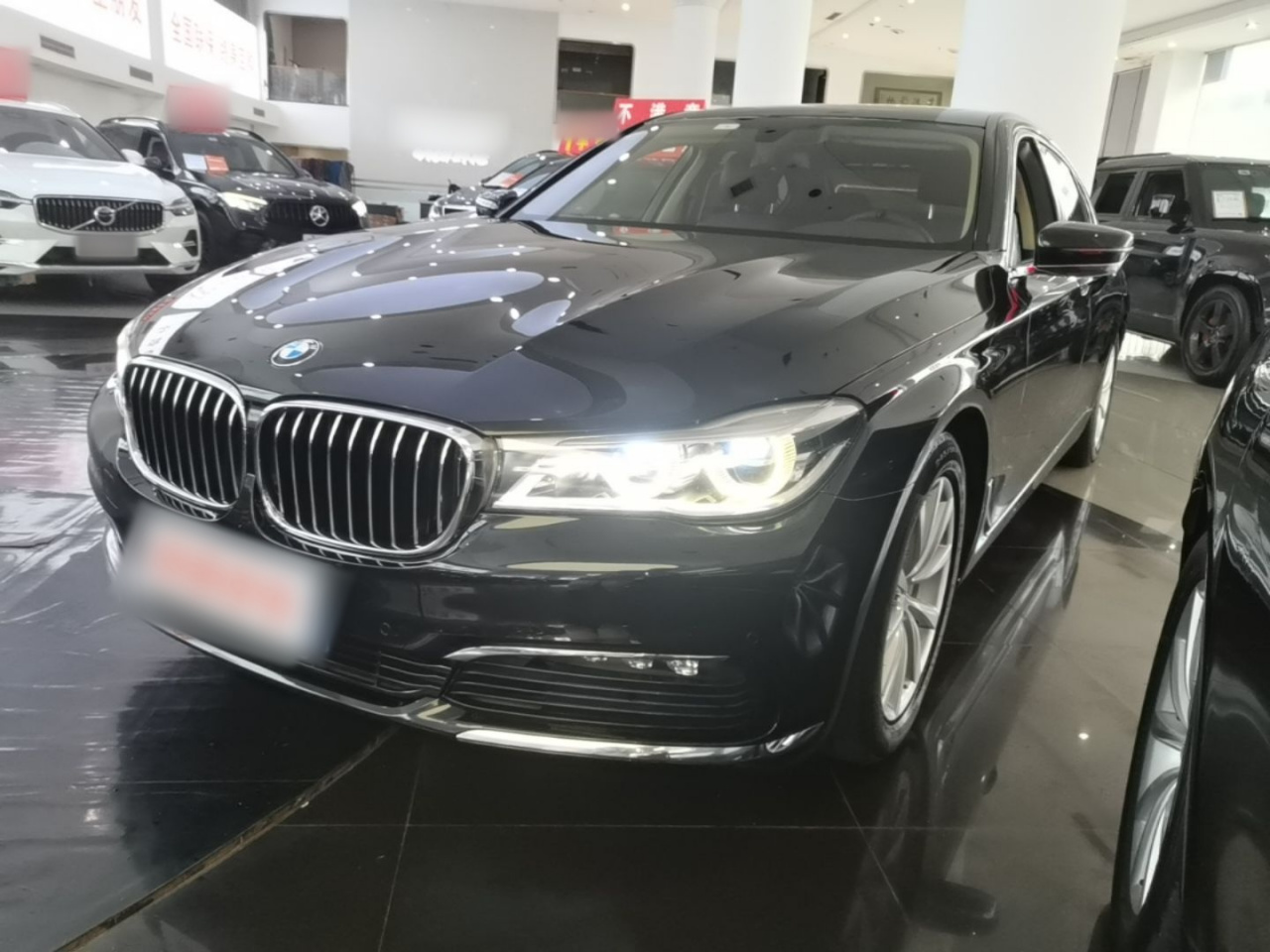7 Series 2016 730Li Leading