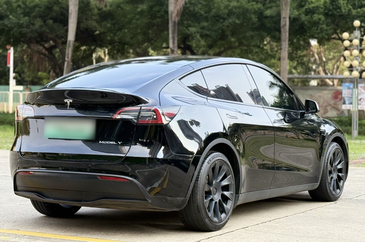 Model Y 2022 Facelift RWD photo 4