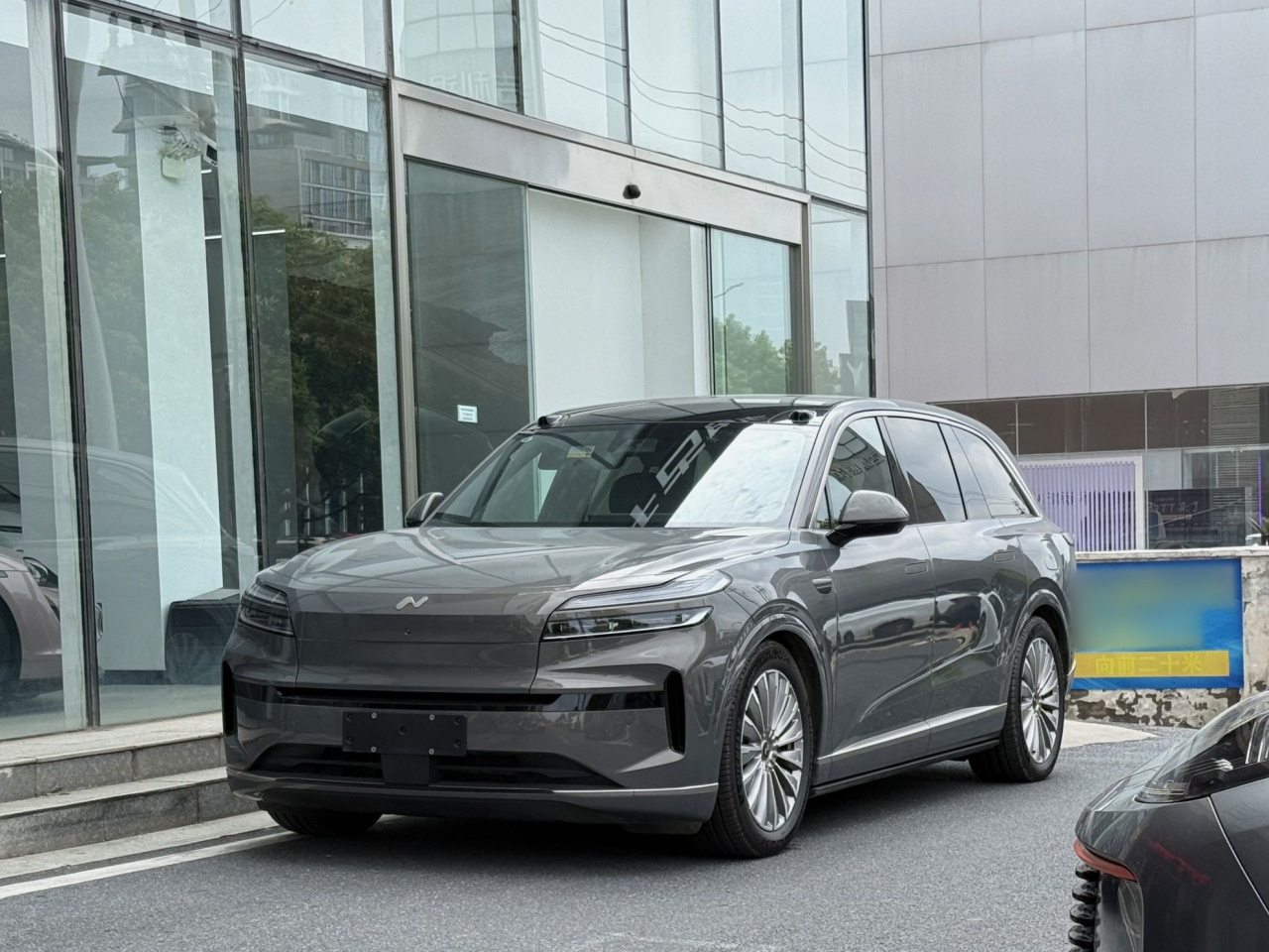 L90 2025 Ultra 6-Seater 60