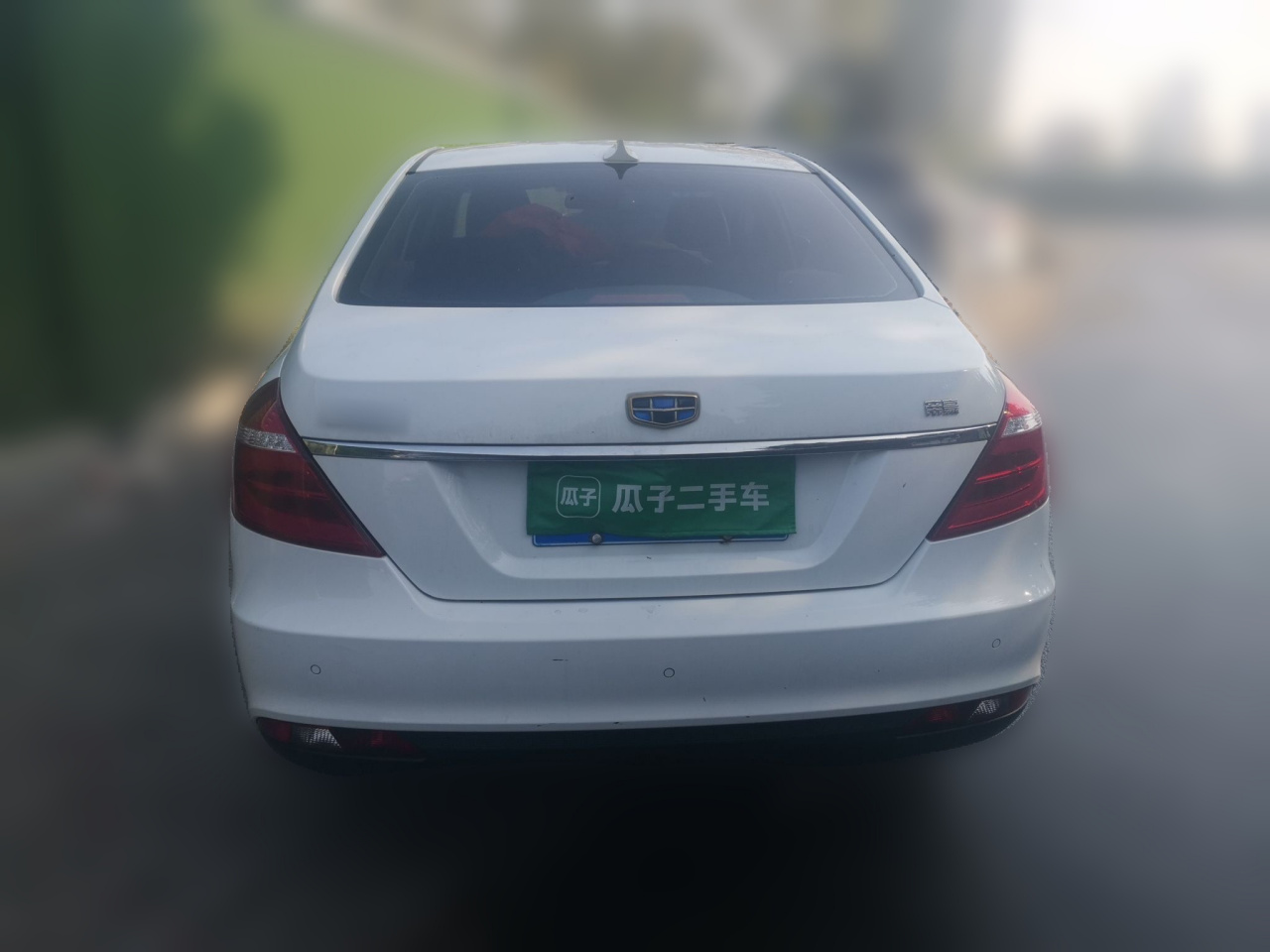 Emgrand 2017 Sedan 1.5L CVT photo 5