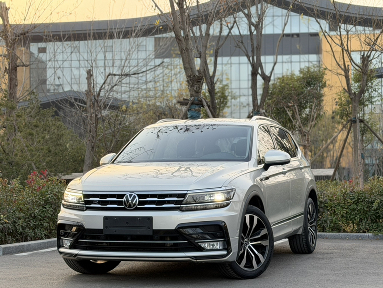 Tiguan L 2021 330TSI AT RWD R-Line Flagship