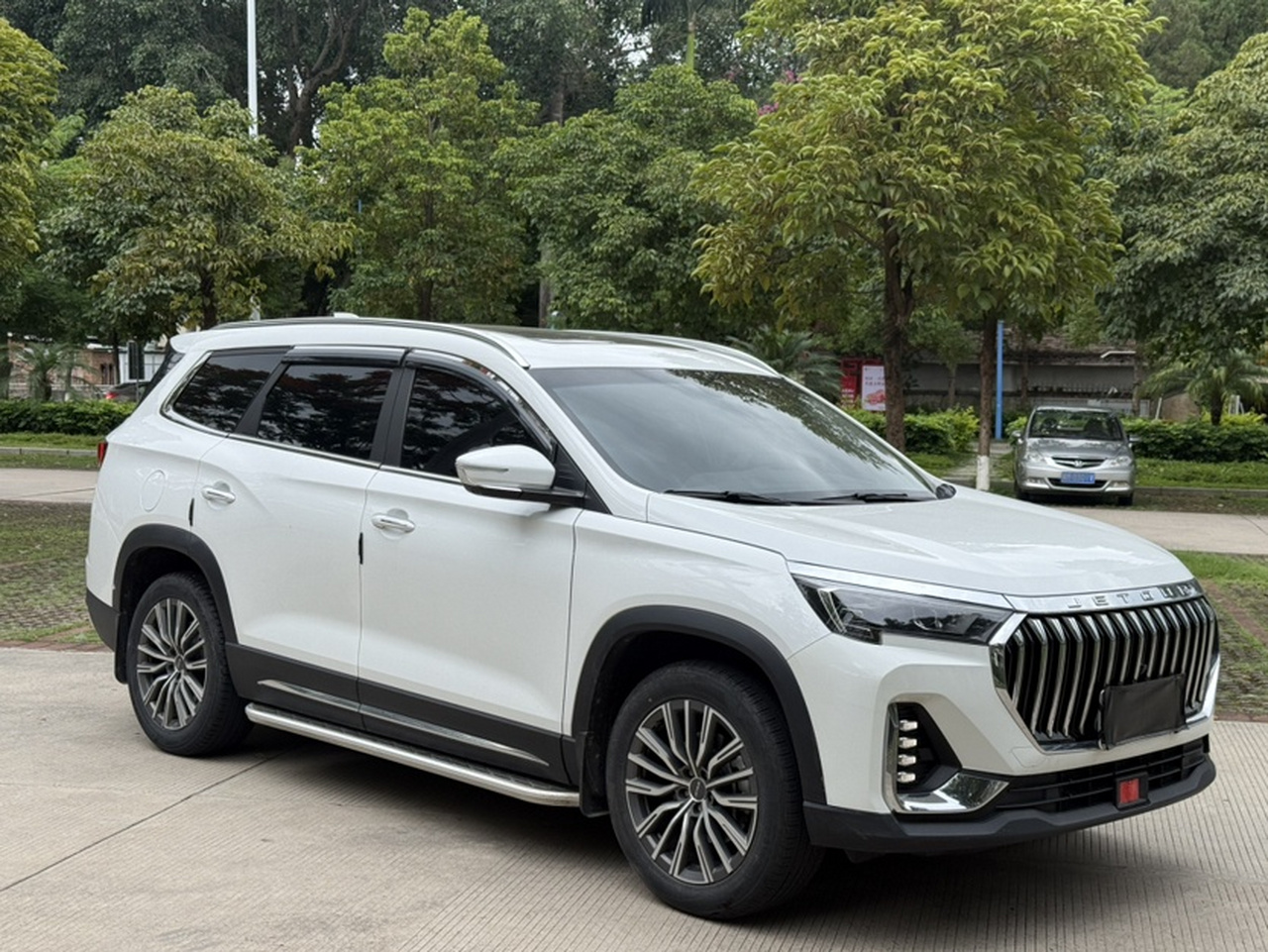 X90 PLUS 2024 1.6TD DCT 5-Seater photo 2