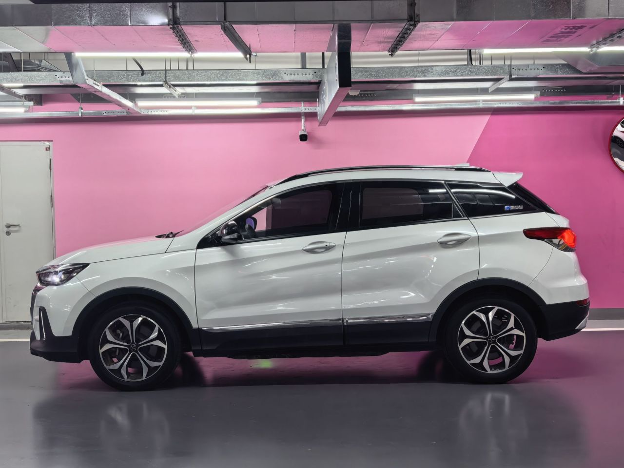 BAIC EX5 2019 photo 4