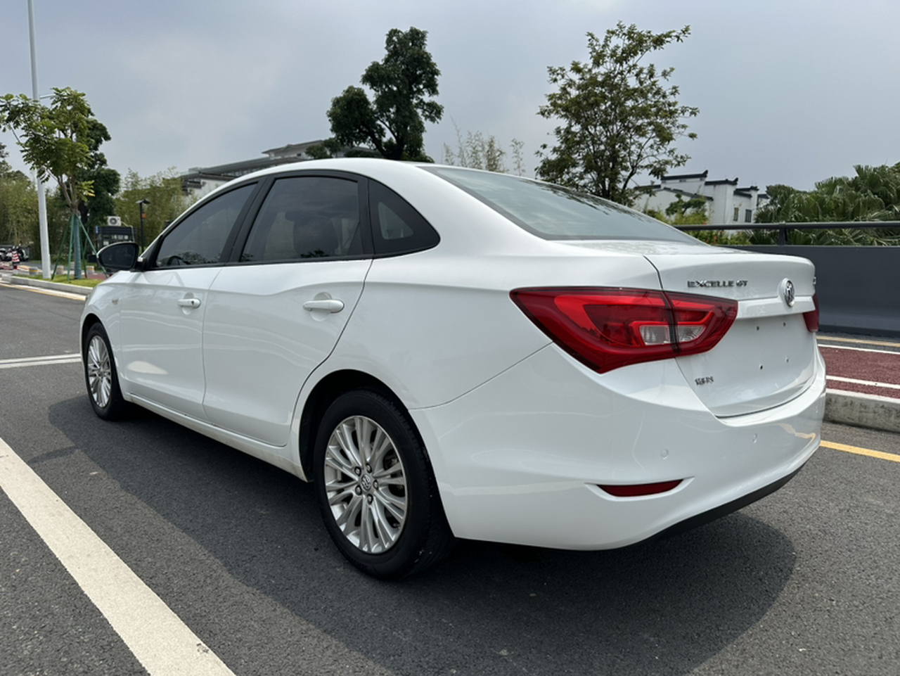 Excelle 2015 15N AT Luxury photo 2
