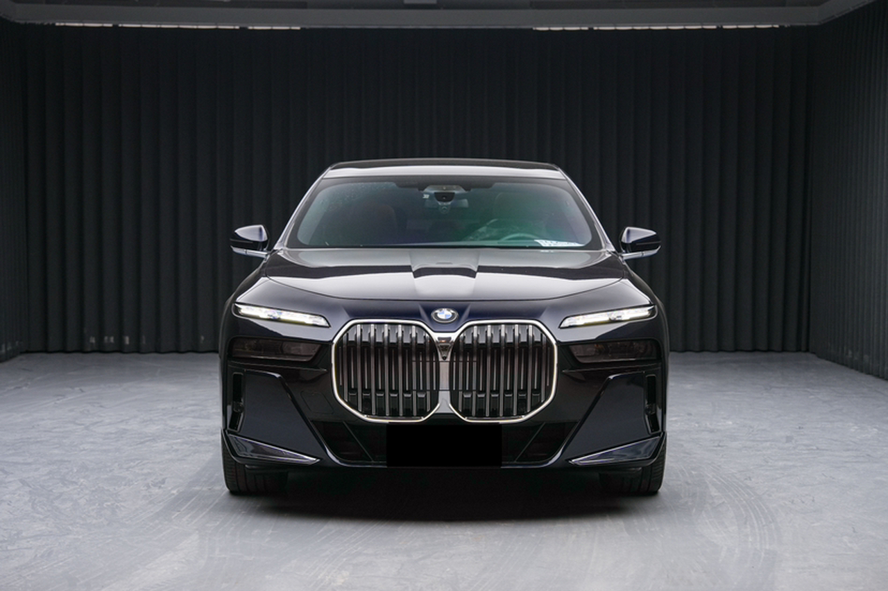7 Series 2023 740Li Exclusive M Sport Package photo 2
