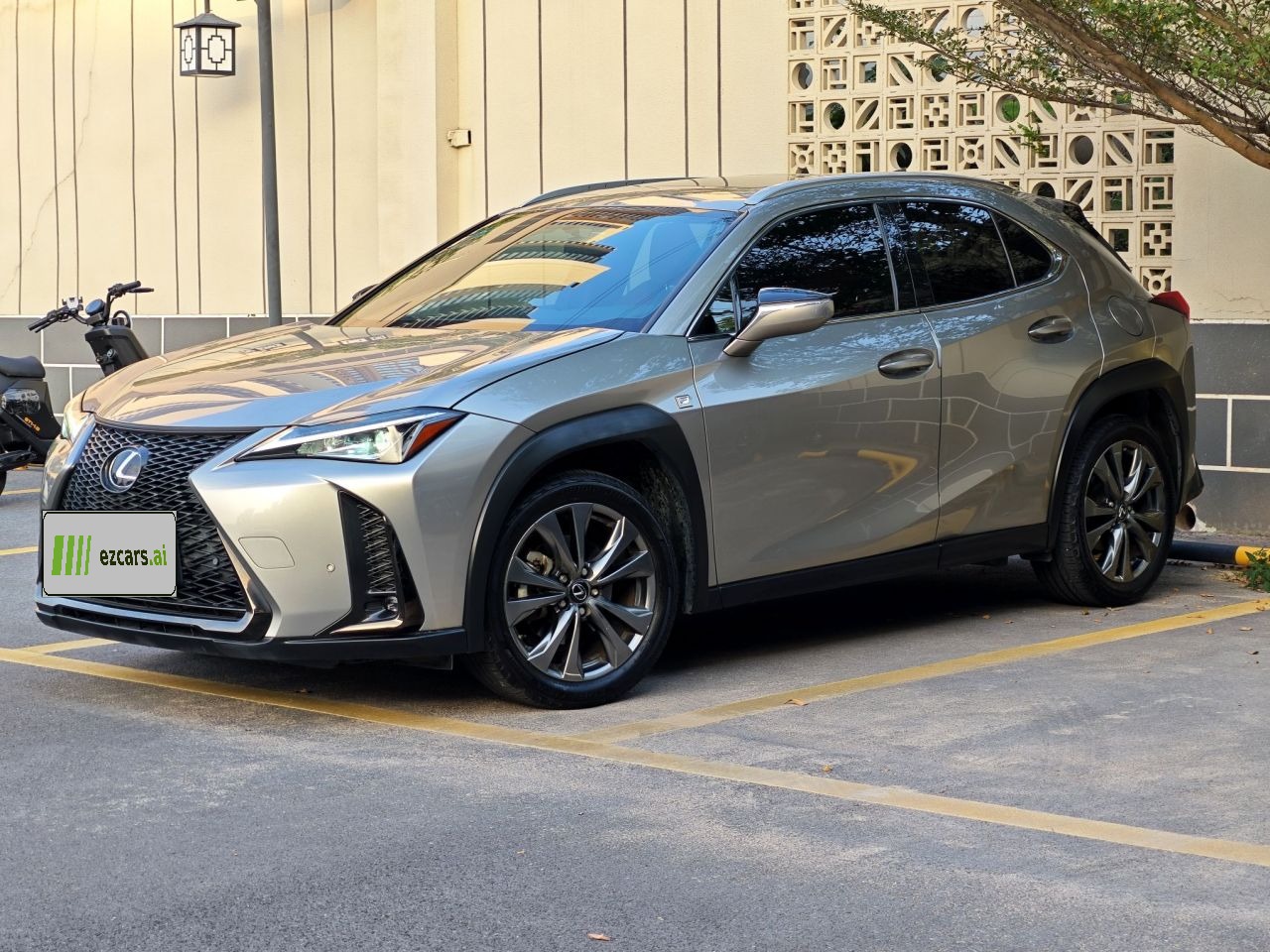 UX 2020 200 F SPORT