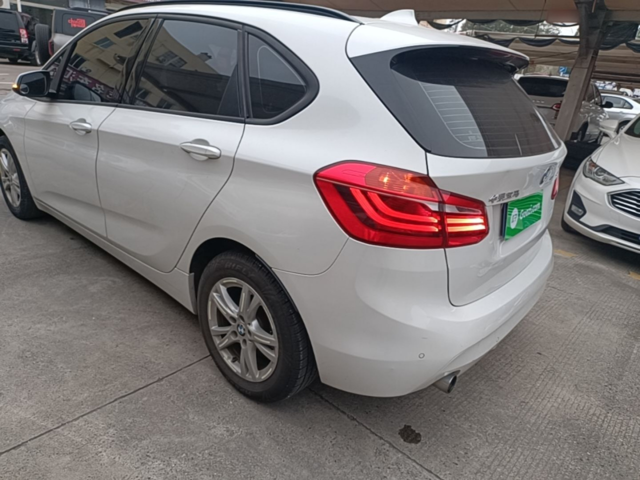 2 Series Wagon 2016 218i Leading photo 4