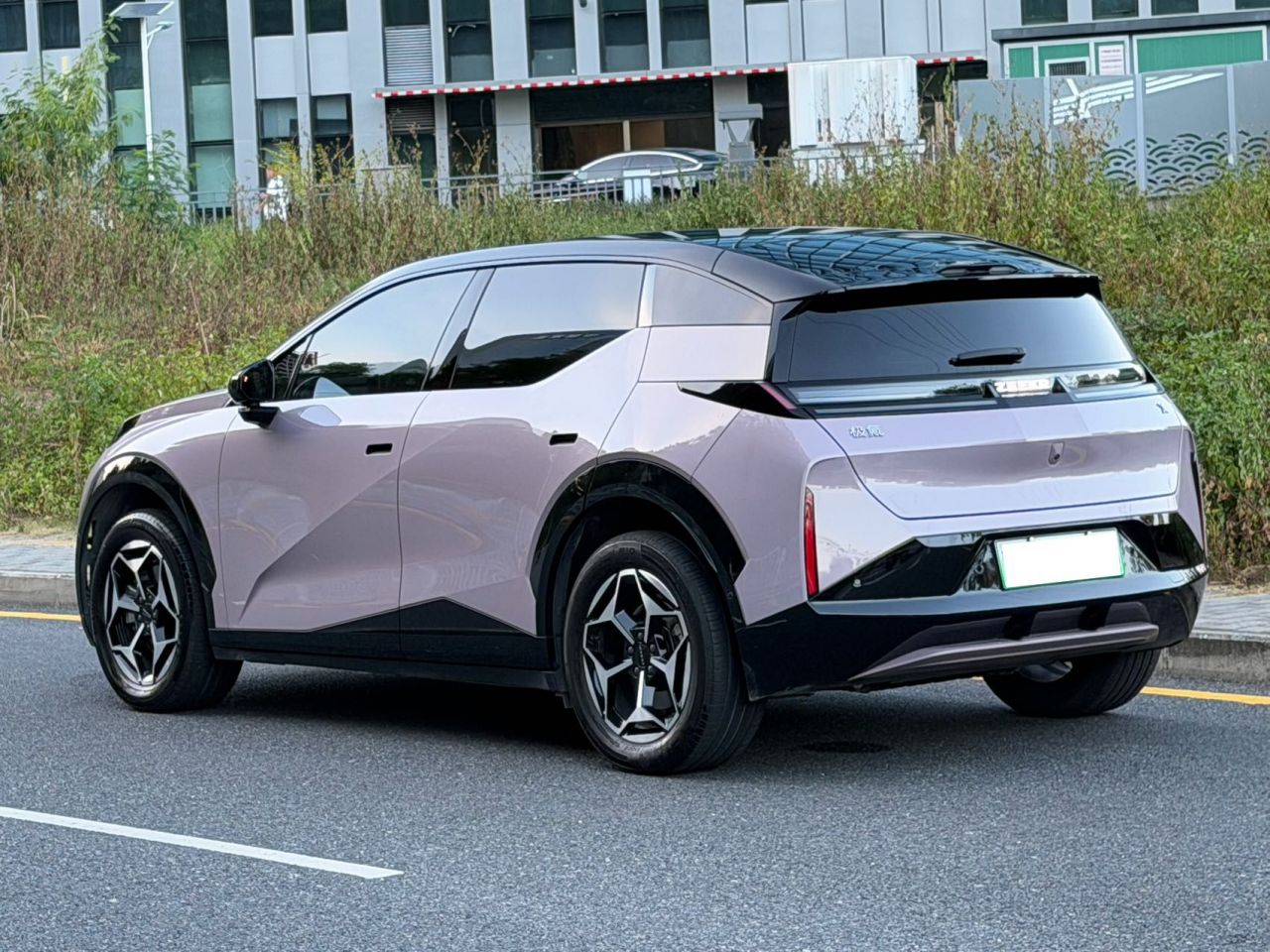 X 2025 5-Seater RWD photo 4