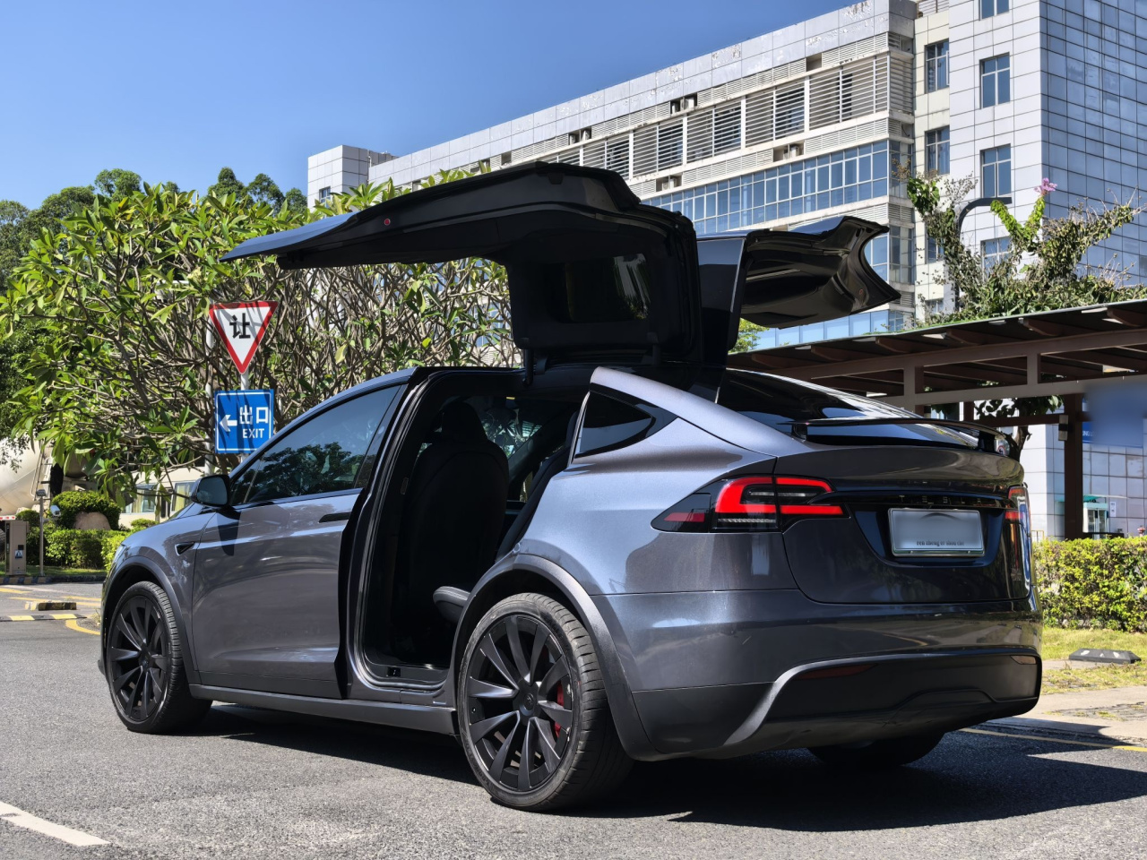 Model X 2023 AWD Plaid photo 5