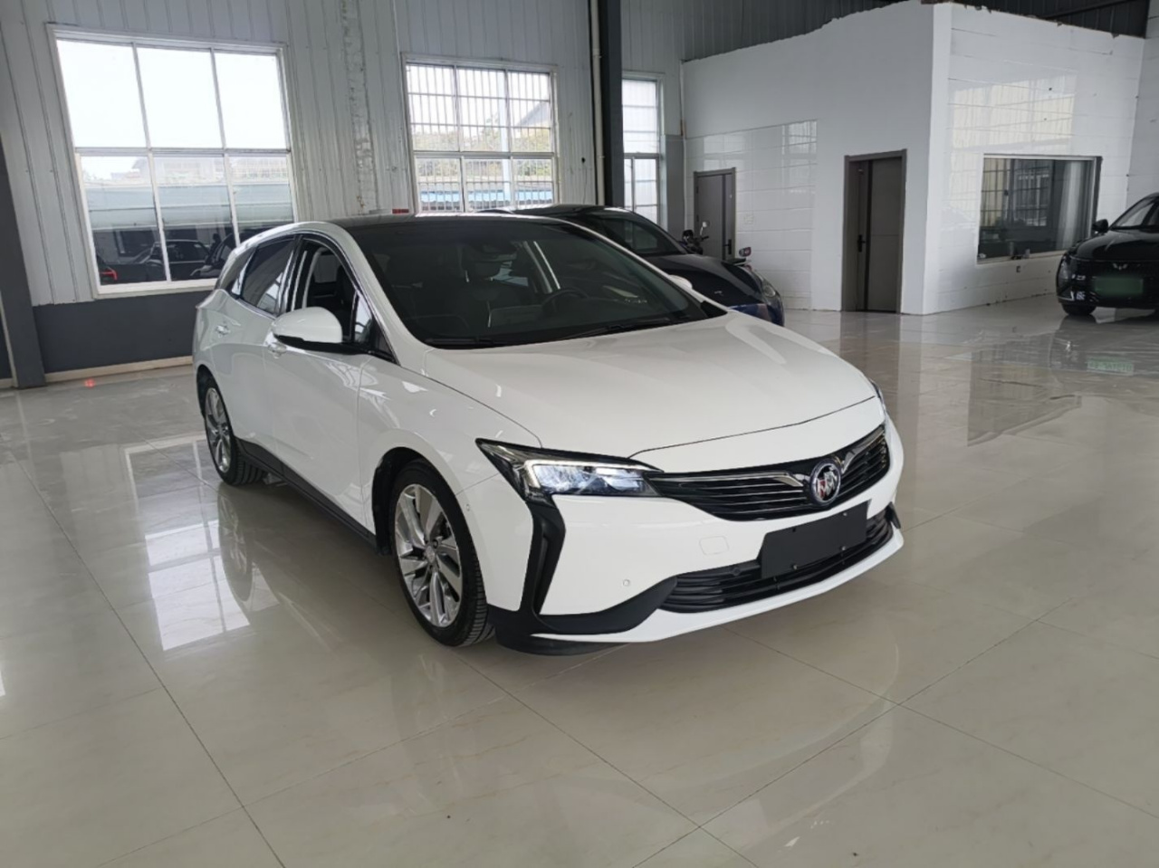 6 2020 PHEV photo 3