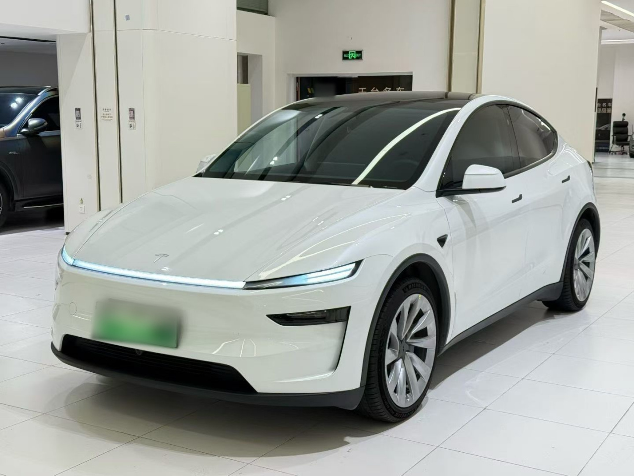Model Y 2025 RWD photo 2