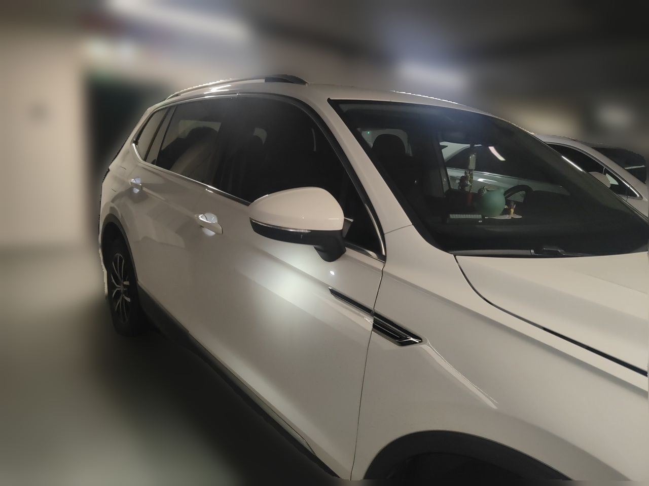 Tiguan L 2018 330TSI AT RWD Luxury photo 3