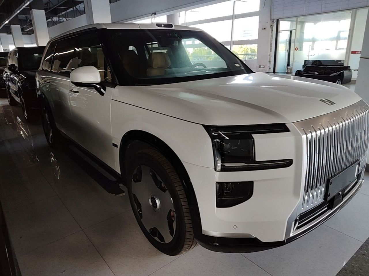 9X 2025 Ultra 70kWh 6-Seater photo 3