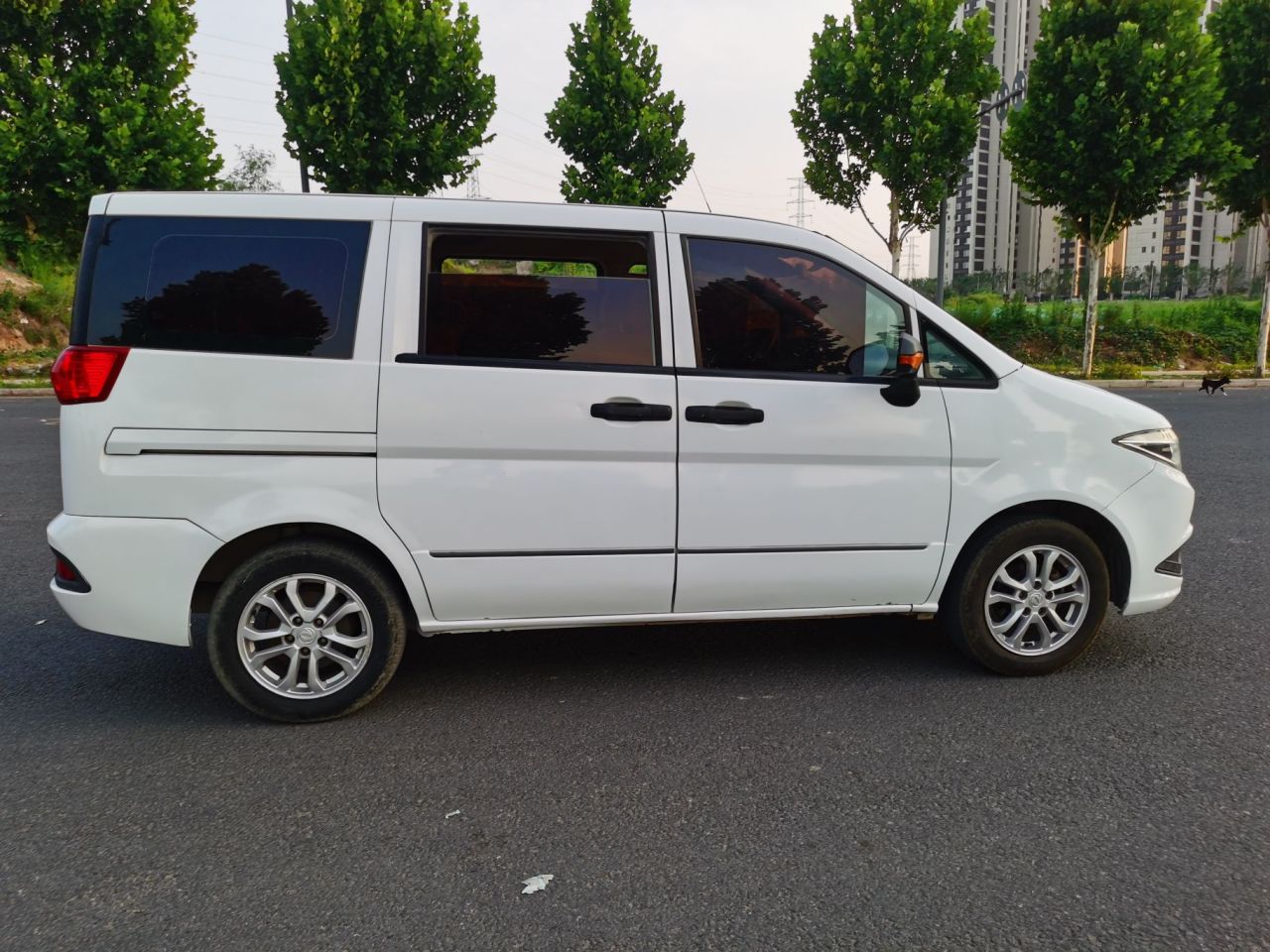 2016 1.5L MT Luxury photo 3