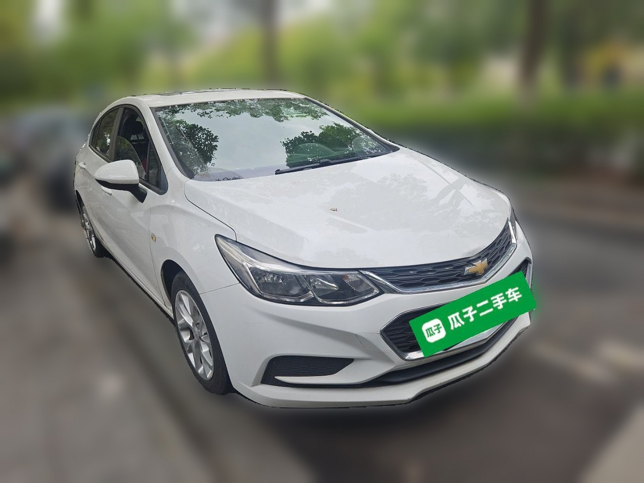 2018 Hatchback 320 AT photo 3