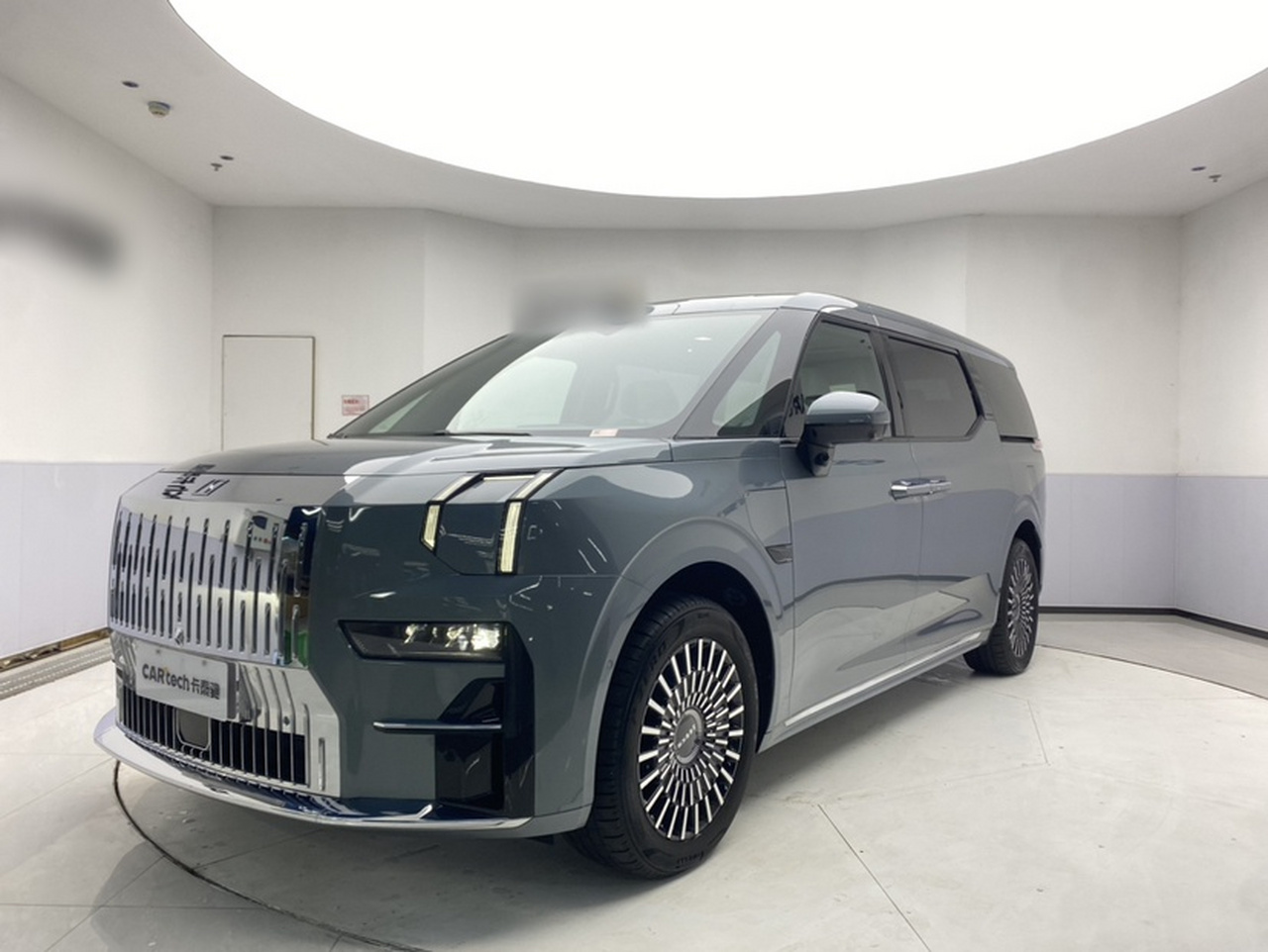 009 2024 6-Seater Executive AWD 108kWh