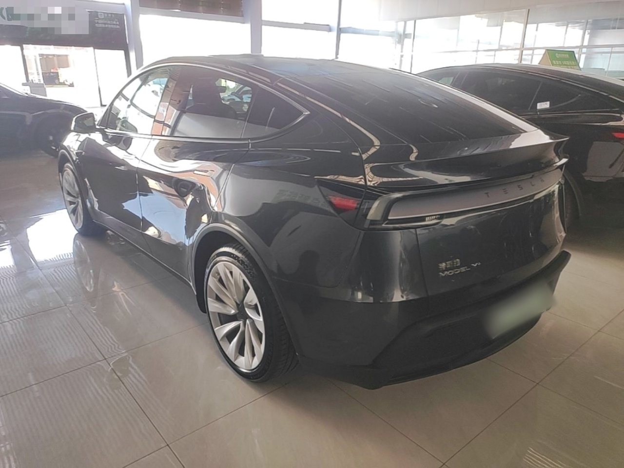 Model Y 2025 Long Range AWD photo 4