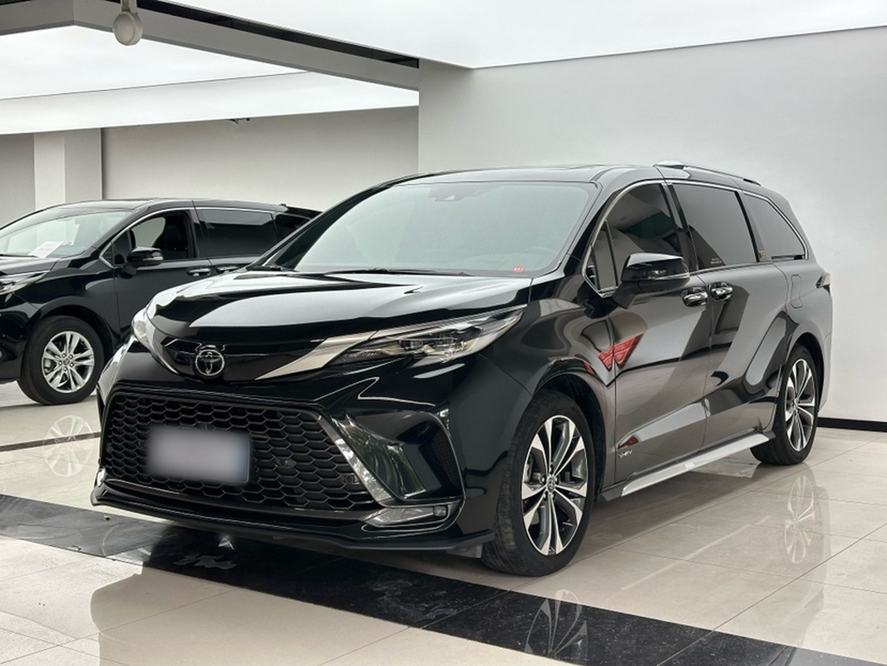 Granvia 2024 2.5L Hybrid Flagship ULTRA