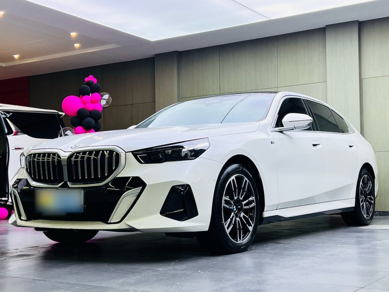 5 Series 2024 530Li Leading M Sport Package