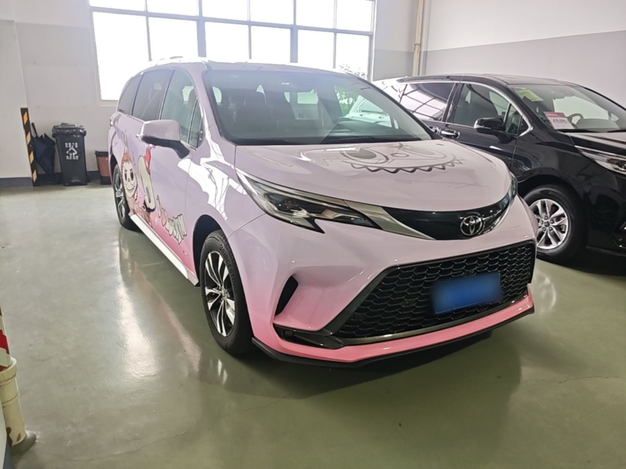 Granvia 2024 2.5L Hybrid Premium PLUS AWD photo 3