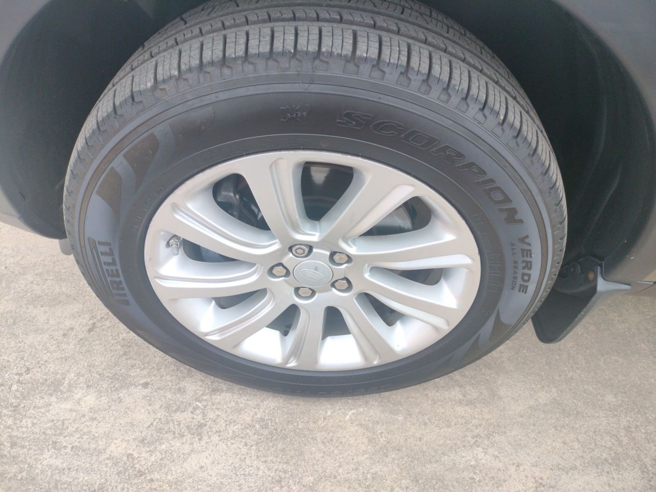 Discovery Sport 2017 2.0T SE photo 2