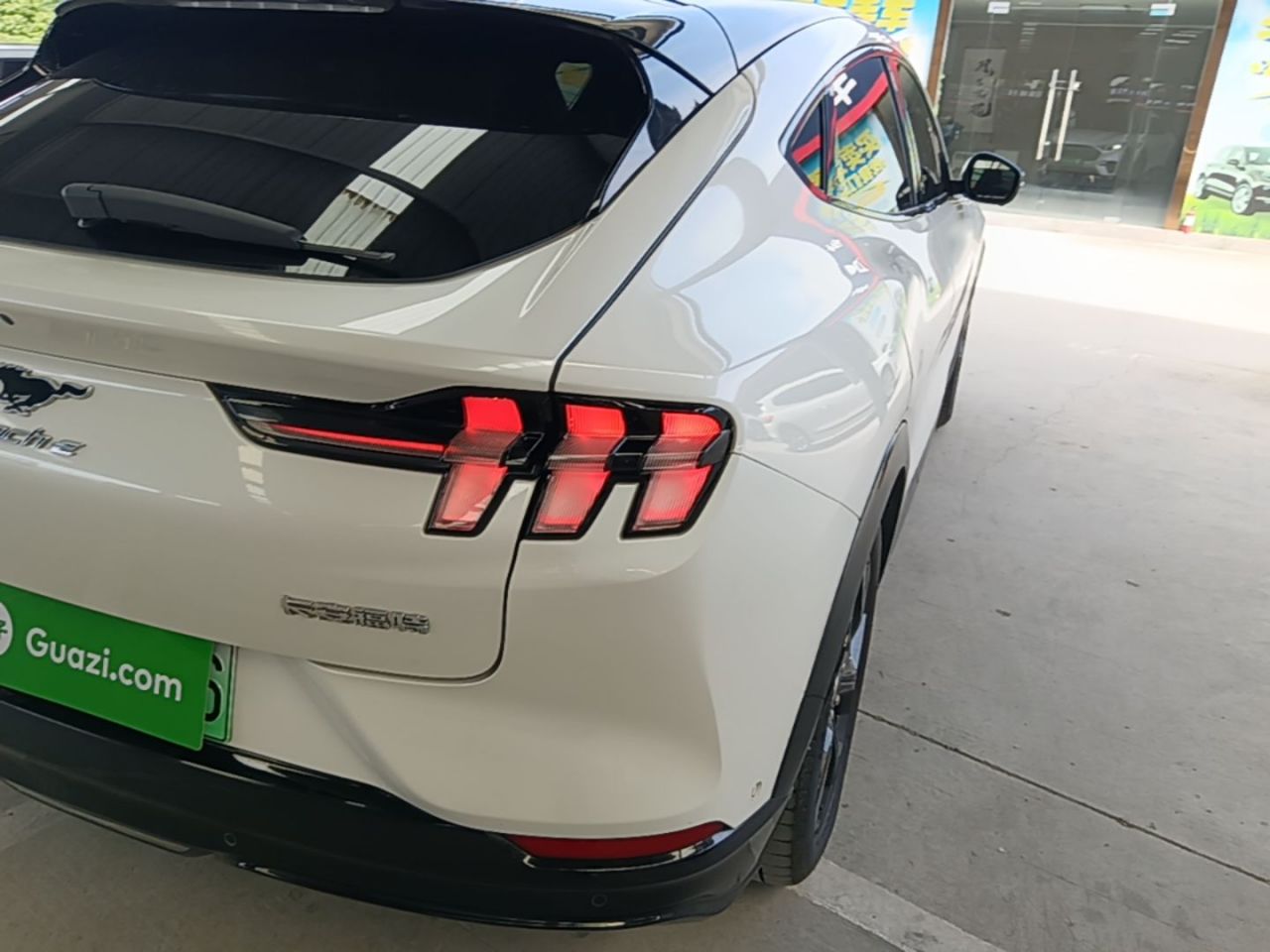 2021 RWD Luxury Long Range photo 2
