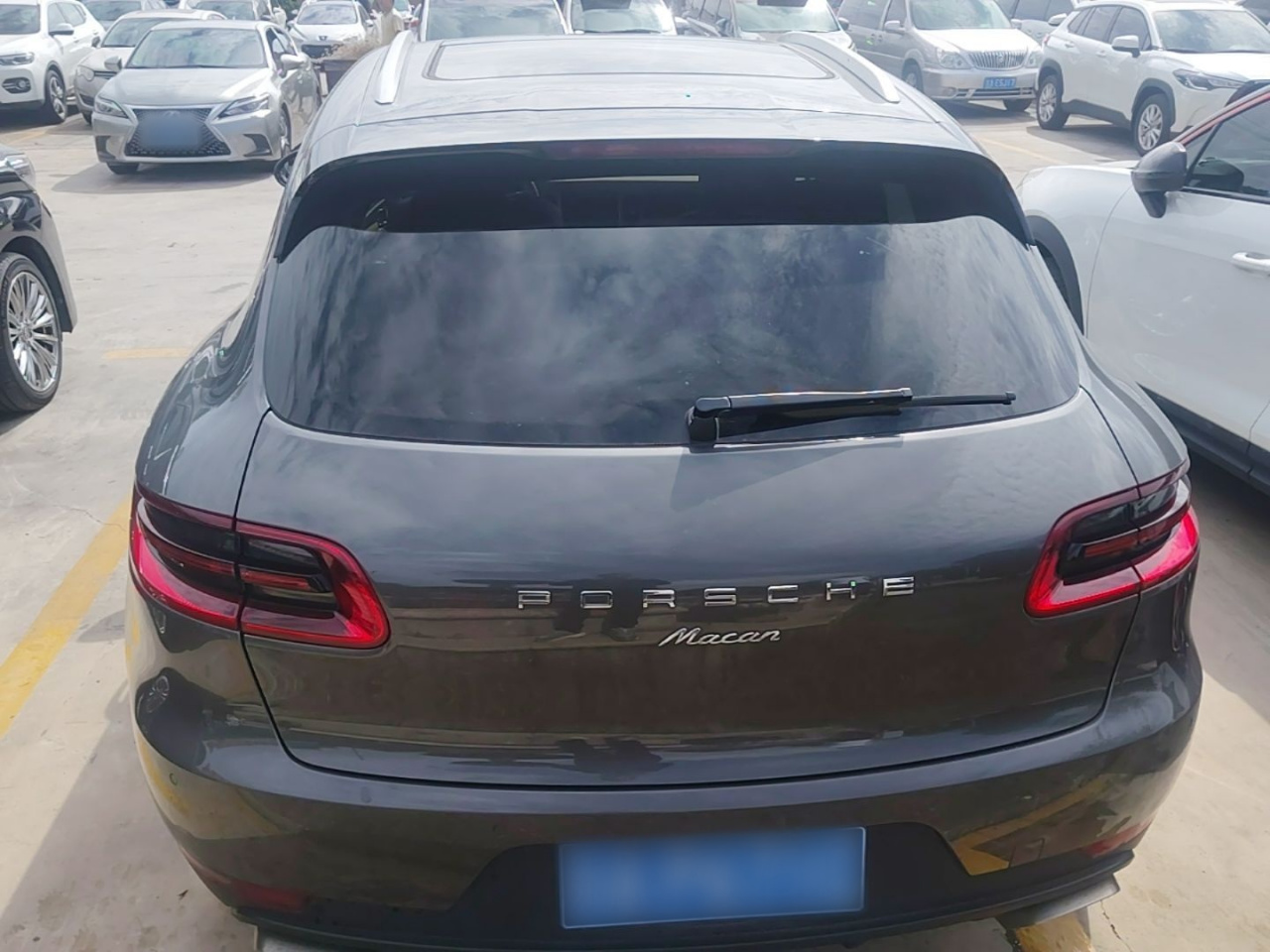 2016 Macan 2.0T photo 3