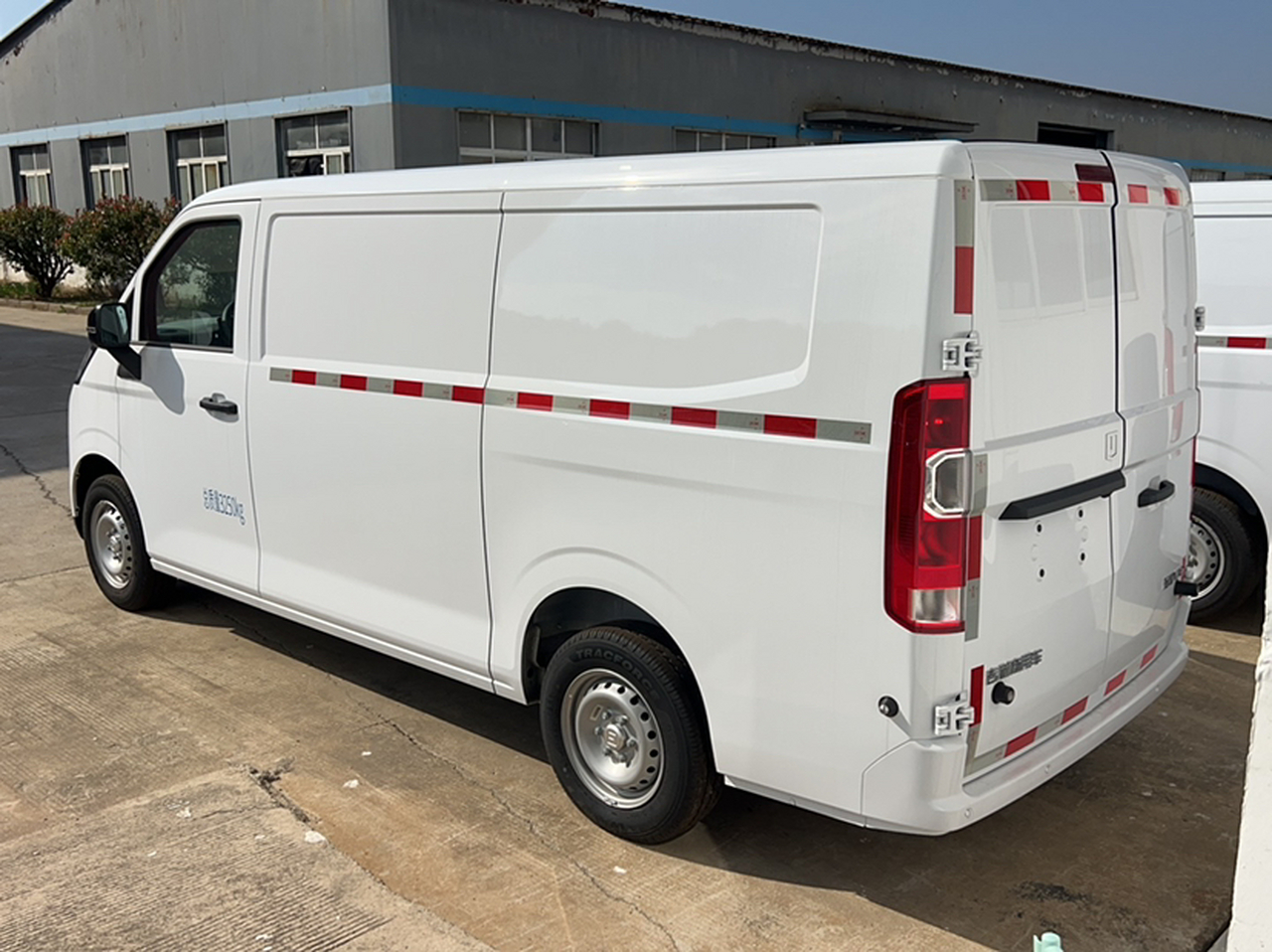 V 2025 V7E 50.2kWh photo 3