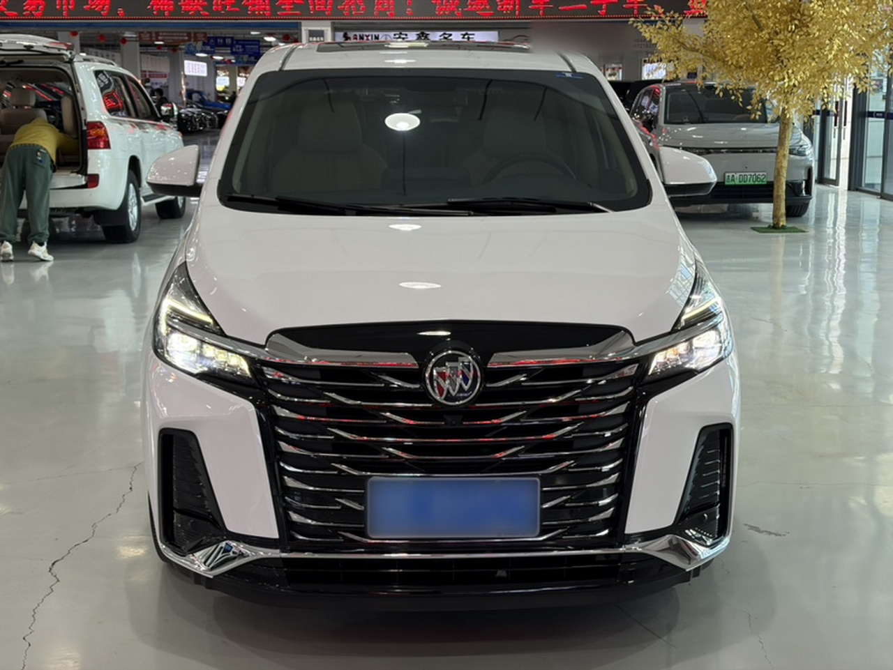 GL8 2023 Facelift Luxury photo 4