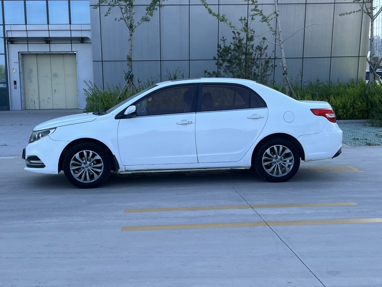 Vision 2017 1.5L AT photo 3