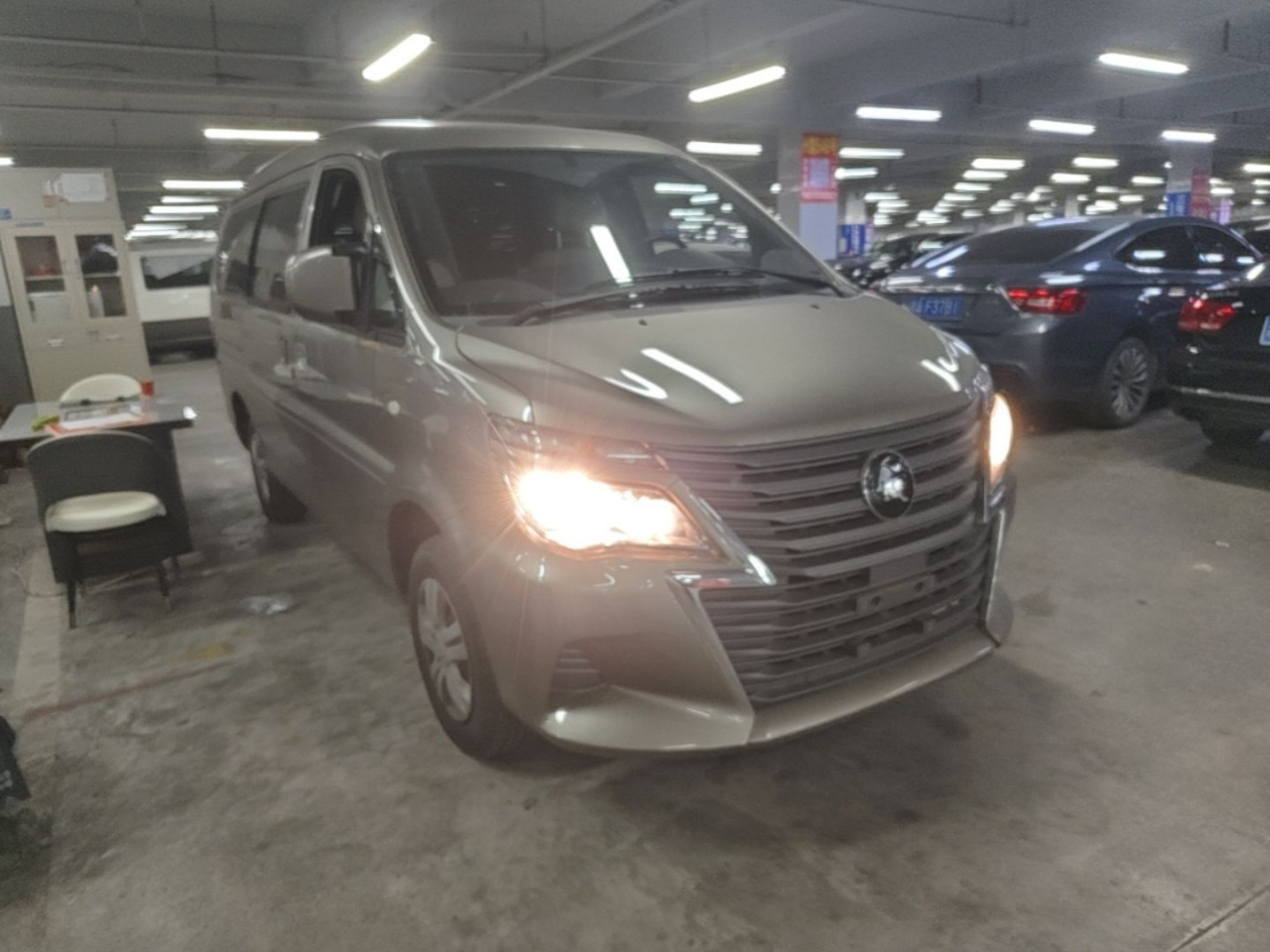 Lingzhi 2023 M5L 1.6L 7-Seater photo 3